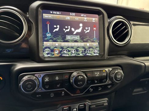 Used 2020 Jeep Wrangler Unlimited Sahara AWD/4WD image 22