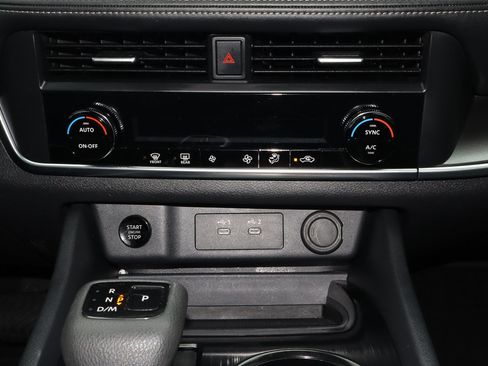 Used 2025 Nissan Rogue SV AWD/4WD image 11