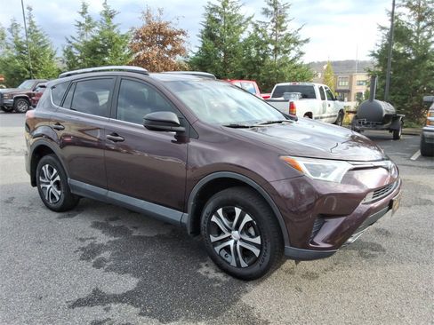 Used 2016 Toyota RAV4 LE image 3