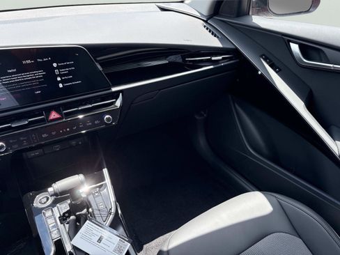 New 2026 Kia Niro EX FWD image 11