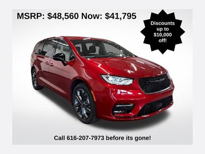 New 2026 Chrysler Pacifica Select