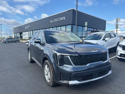 Used 2024 Kia Sorento LX FWD image 1