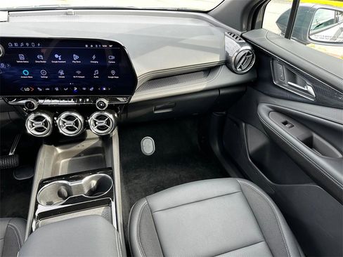 Used 2024 Chevrolet Blazer EV LT image 19