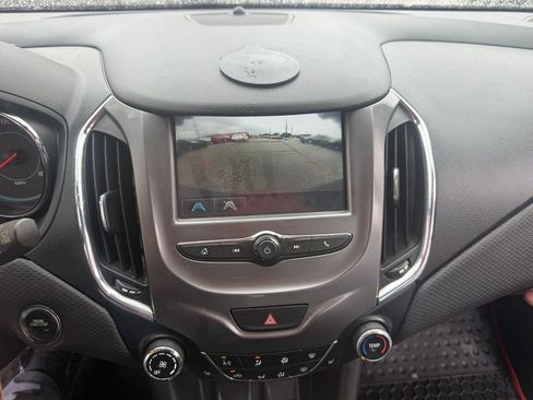 Used 2018 Chevrolet Cruze LT w/ Convenience Package FWD image 14