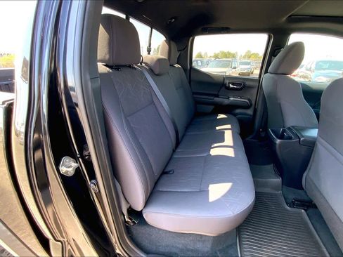 Used 2016 Toyota Tacoma TRD Off-Road image 18