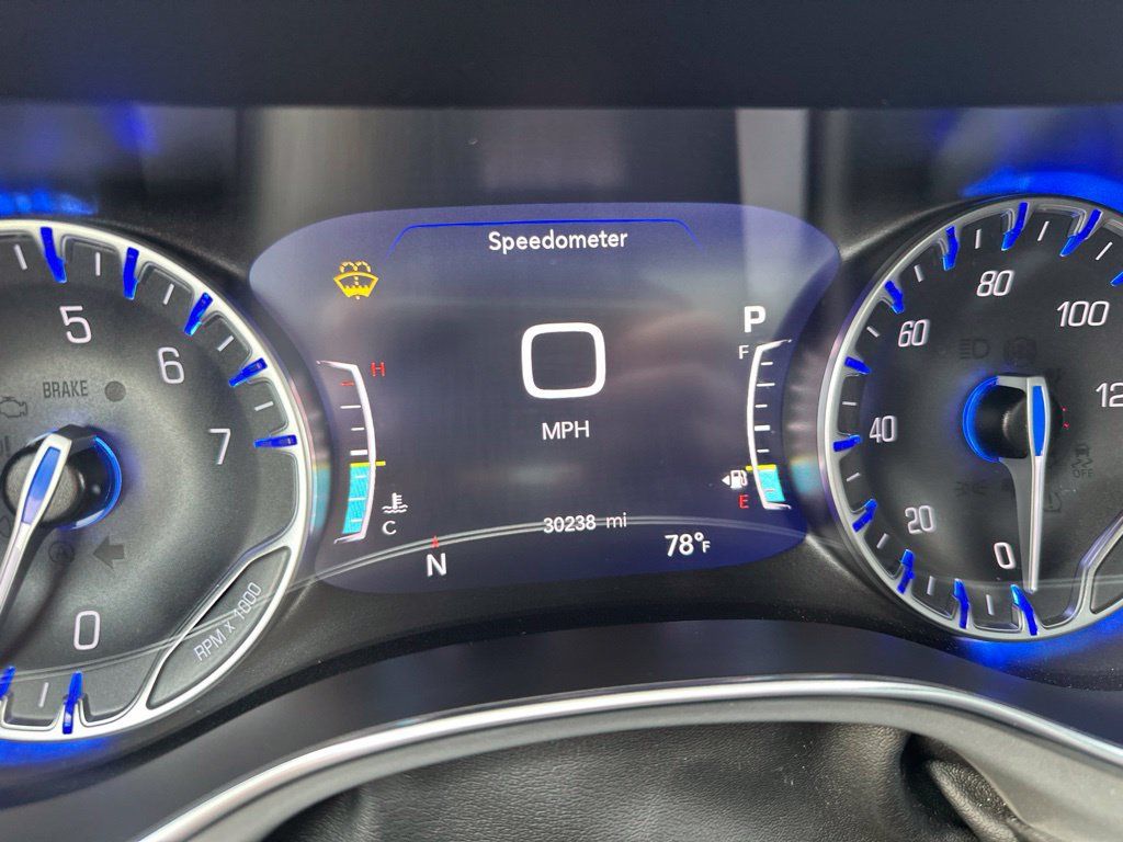Used 2025 Chrysler Pacifica Limited FWD image 14