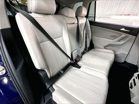 Used 2022 Volkswagen Tiguan SE image 29