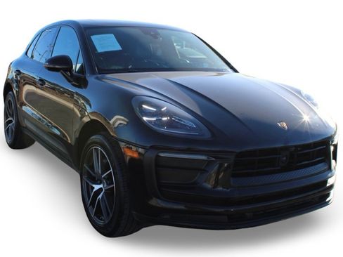Used 2023 Porsche Macan Turbo image 3