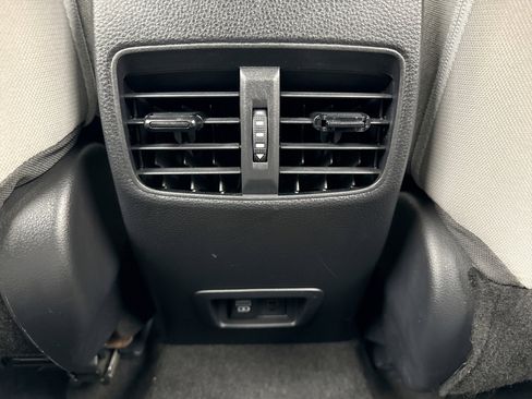 Used 2022 Toyota Corolla Cross LE image 19