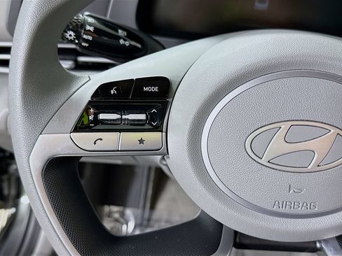Certified 2025 Hyundai Elantra SE FWD image 20