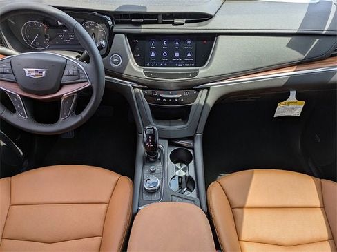 New 2025 Cadillac XT5 Premium Luxury image 16