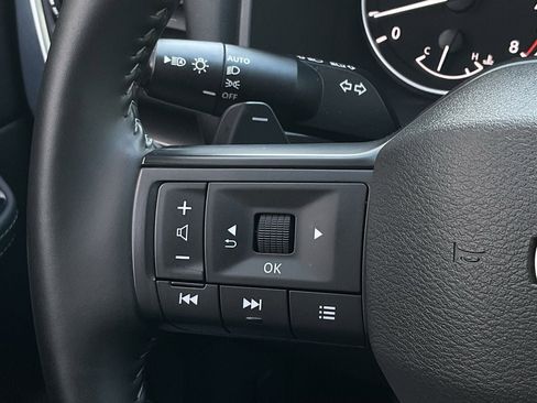 Used 2025 Nissan Rogue SV image 23