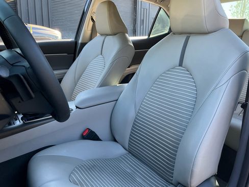 Used 2023 Toyota Camry SE FWD image 16