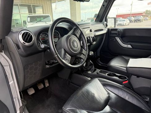 Used 2016 Jeep Wrangler Unlimited Sahara w/ Connectivity Group image 6