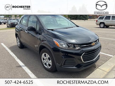 Used 2019 Chevrolet Trax LS FWD image 1