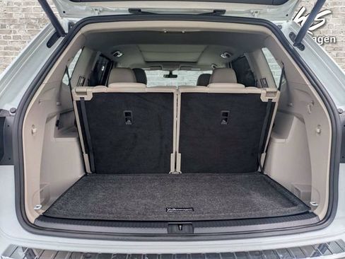 Used 2021 Volkswagen Atlas SE w/ Panoramic Sunroof Package FWD image 13