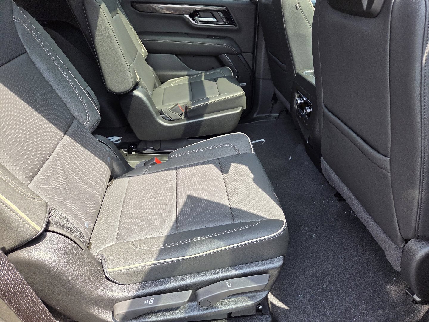 New 2026 GMC Yukon Elevation w/ Elevation Premium Package AWD/4WD image 25