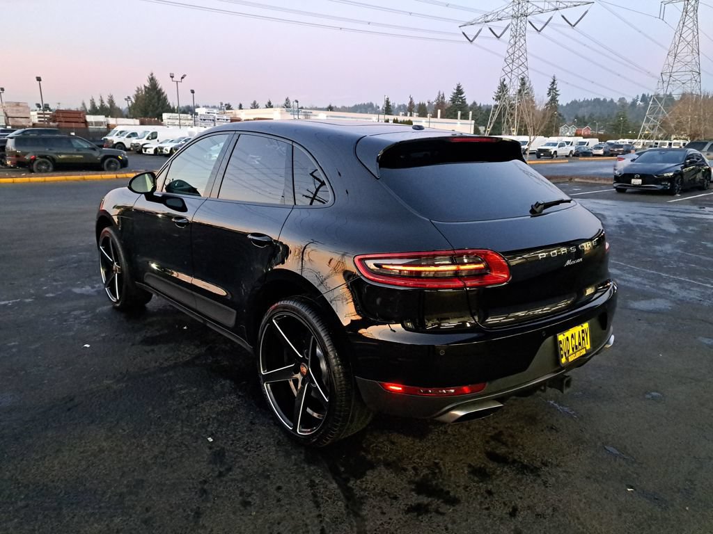 Used 2018 Porsche Macan AWD/4WD image 3