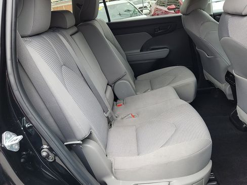 Certified 2024 Toyota Highlander LE FWD image 30