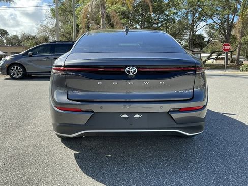 Used 2023 Toyota Crown XLE image 6