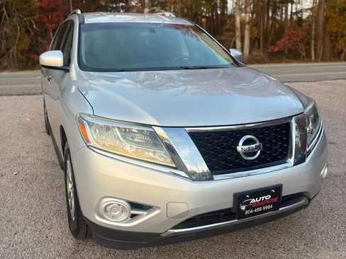 Used 2013 Nissan Pathfinder SV image 4