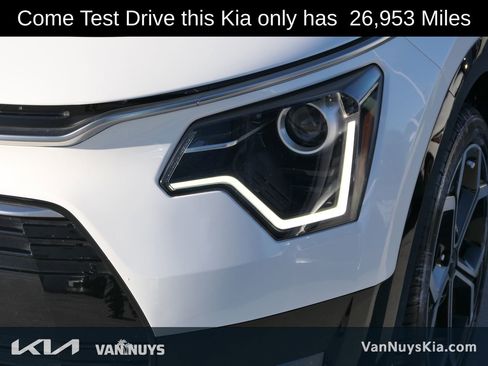 Used 2023 Kia Niro EX Touring image 9