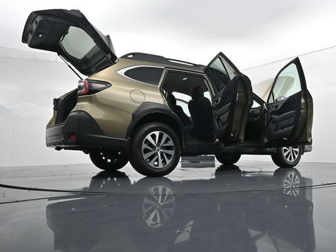 Used 2024 Subaru Outback Premium AWD/4WD image 29