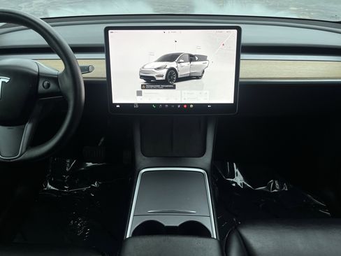 Used 2022 Tesla Model Y Long Range AWD/4WD image 27