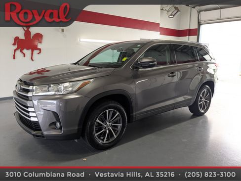 Used 2017 Toyota Highlander XLE FWD image 1
