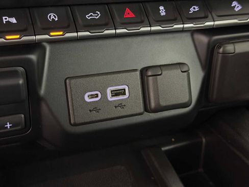 Used 2021 GMC Sierra 1500 AT4 w/ AT4 Premium Package AWD/4WD image 34