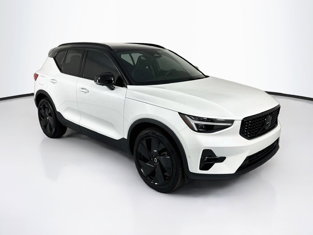 Used 2026 Volvo XC40 B5 Ultra w/ Climate Package AWD/4WD image 3