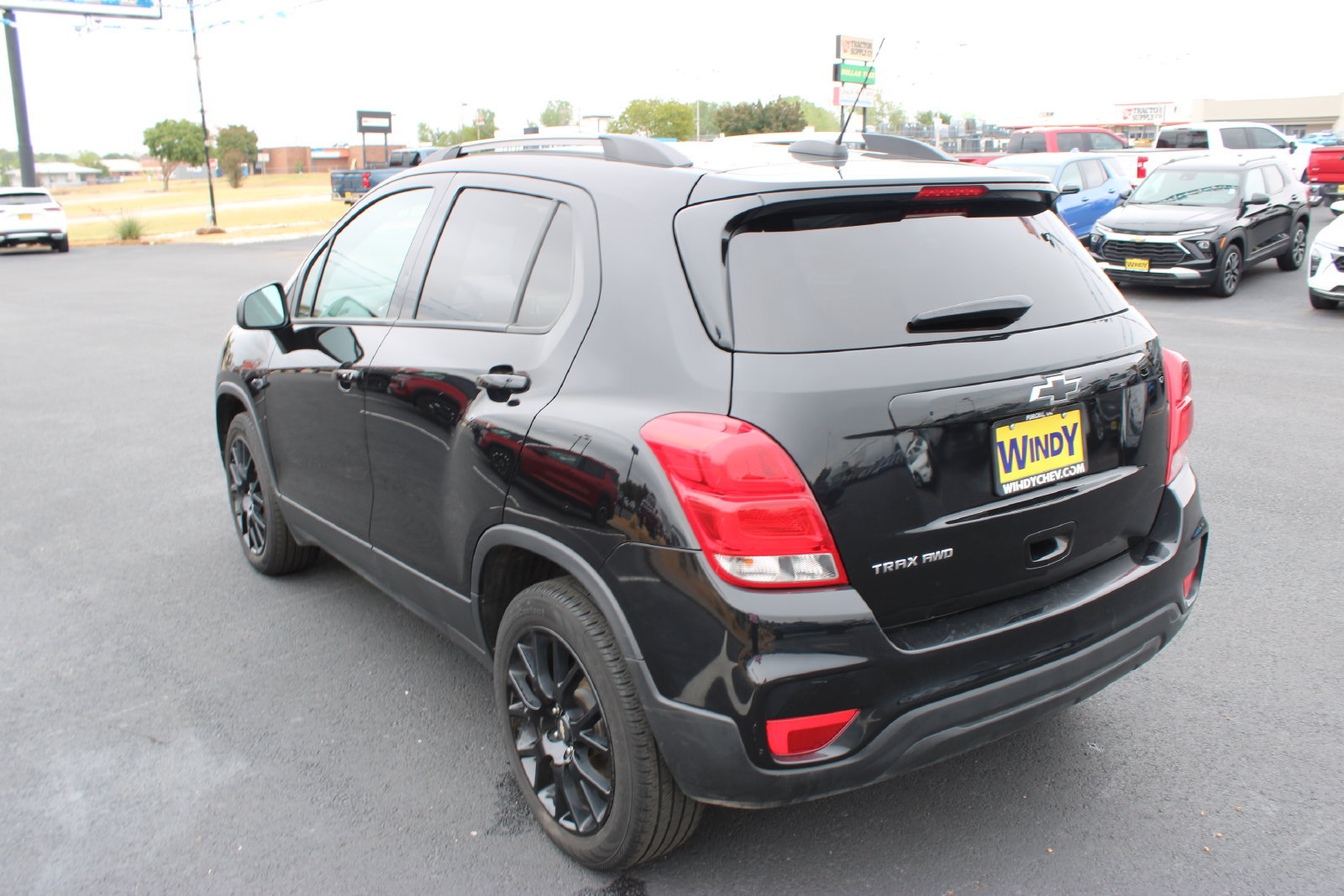 Used 2022 Chevrolet Trax LT w/ Midnight Edition AWD/4WD image 6