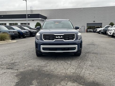 New 2025 Kia Telluride S image 2