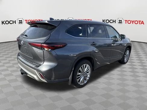 Used 2024 Toyota Highlander Platinum image 7