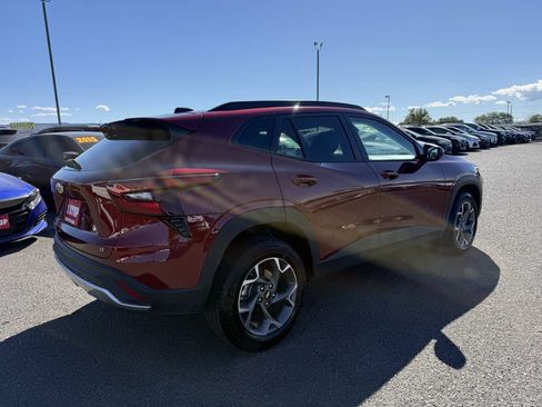 Used 2025 Chevrolet Trax LT w/ LT Convenience Package FWD image 6