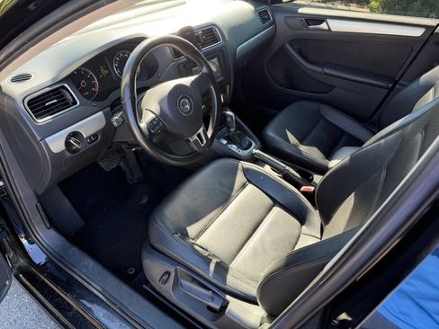Used 2013 Volkswagen Jetta SE FWD image 17