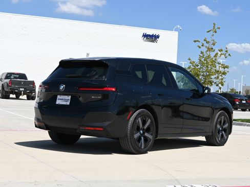 Certified 2024 BMW iX xDrive50 w/ Premium Package AWD/4WD image 9