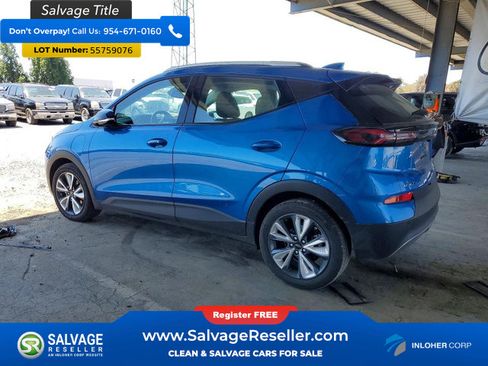 Used 2023 Chevrolet Bolt EUV LT w/ Convenience Package FWD image 3