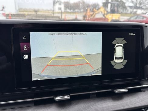 Used 2024 Kia Carnival EX image 34