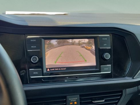 Used 2022 Volkswagen Jetta SE FWD image 18
