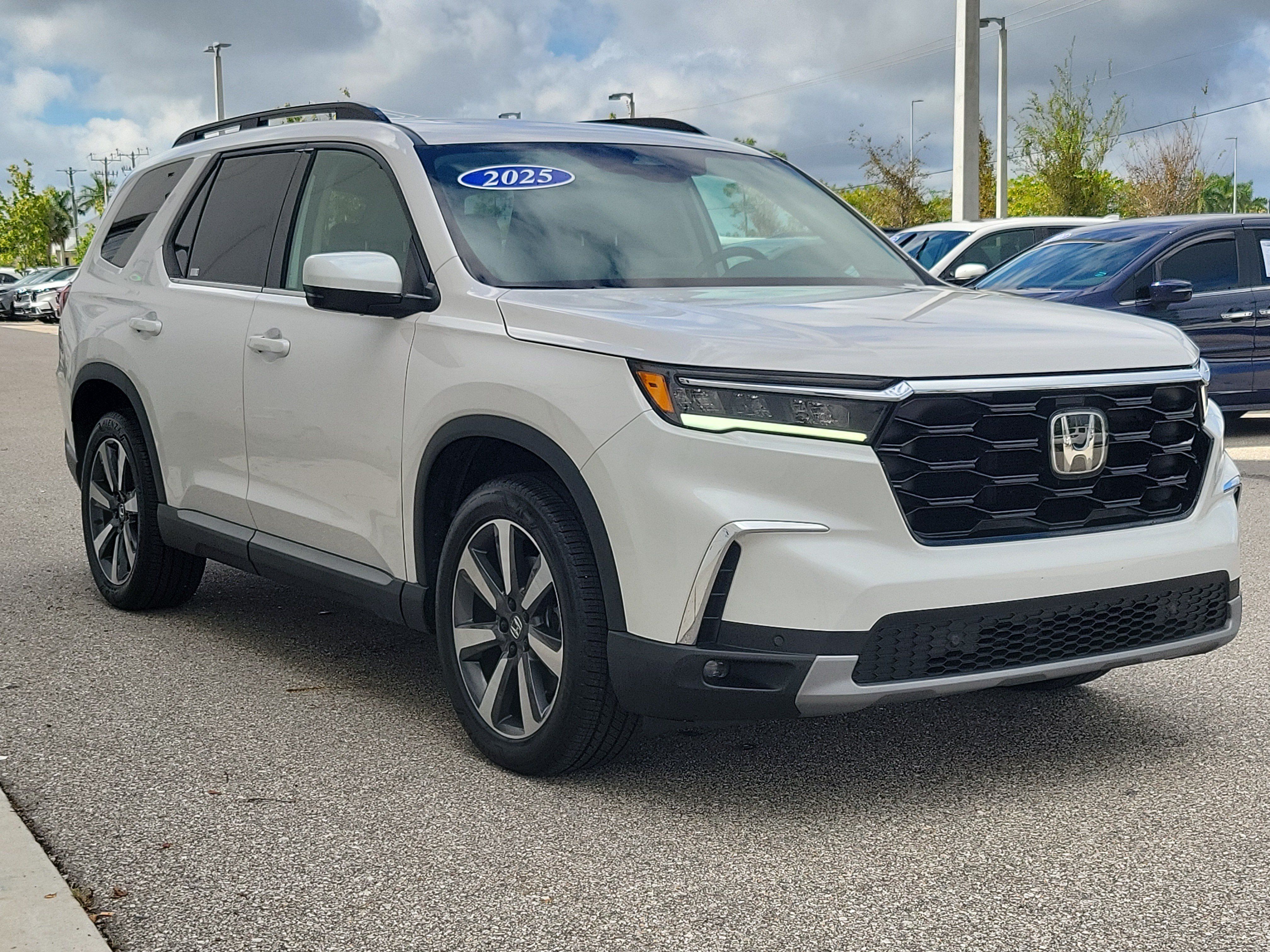 Used 2025 Honda Pilot Touring image 34