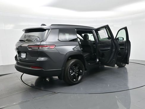 New 2025 Jeep Grand Cherokee L Altitude image 42