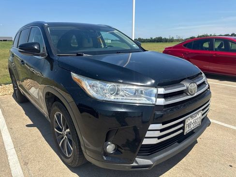 Used 2017 Toyota Highlander XLE FWD image 6