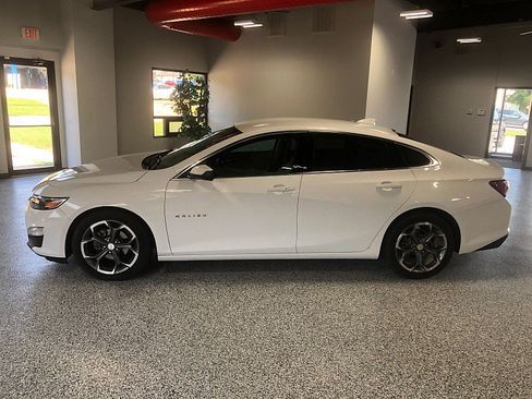 Used 2020 Chevrolet Malibu LT w/ Leather Package FWD image 3