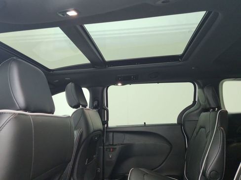 New 2026 Chrysler Pacifica Limited image 31
