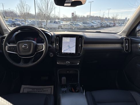 Used 2025 Volvo XC40 B5 Core image 29