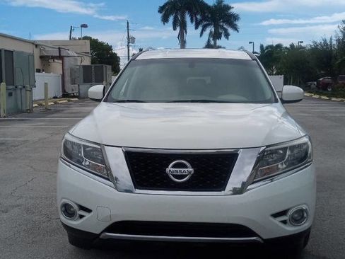 Used 2015 Nissan Pathfinder SV image 3