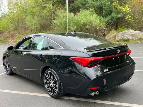 Used 2019 Toyota Avalon Touring w/ Advanced Safety Package FWD image 3