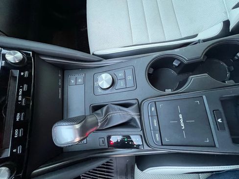 Used 2022 Lexus IS 350 F Sport image 19