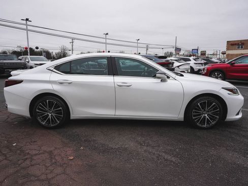 Used 2023 Lexus ES 250 w/ Premium Package image 3